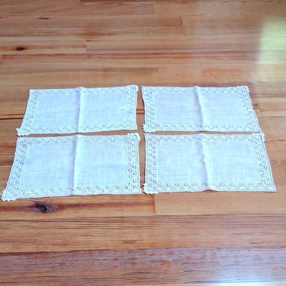 4 Antique Linen and Crochet Lace Edge 18 X 13 Placemats
